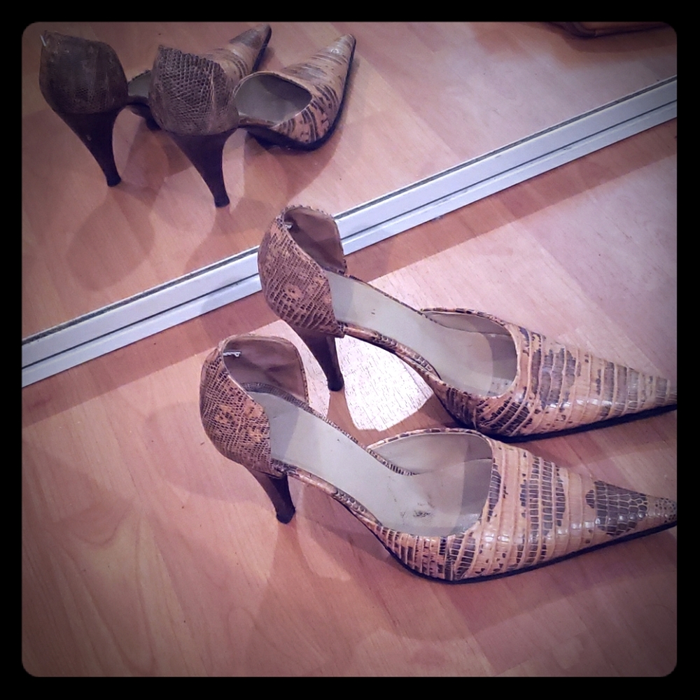 Vintage Italian pink alligator leather pumps